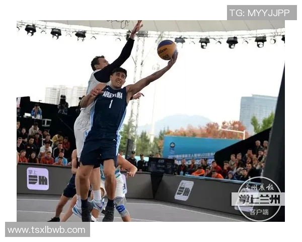 姚明抵达兰州开启篮球交流新篇章引发热烈反响