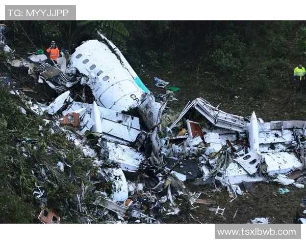 悲剧降临足球明星在空难中不幸去世的故事与影响 悲剧降临足球明星在空难中不幸去世的故事与影响