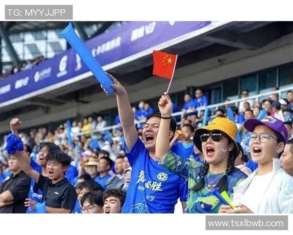 球迷热情高涨为足球明星献唱展现无尽支持与激情