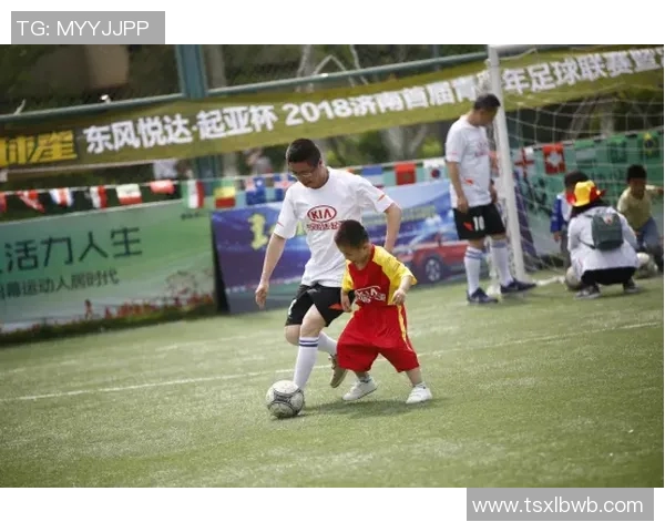 足球明星亲临球迷家中共度温馨时光感受热情与支持 足球明星亲临球迷家中共度温馨时光感受热情与支持