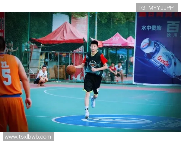 小包篮球明星的成长之路与梦想追逐的精彩故事